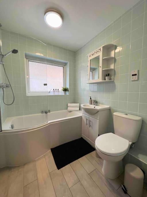 Beautiful Windsor 2 Bed, Perfect Location, 5 Mins Walk To Centre, Free Parking, Legoland, Ascot Apartman Kültér fotó
